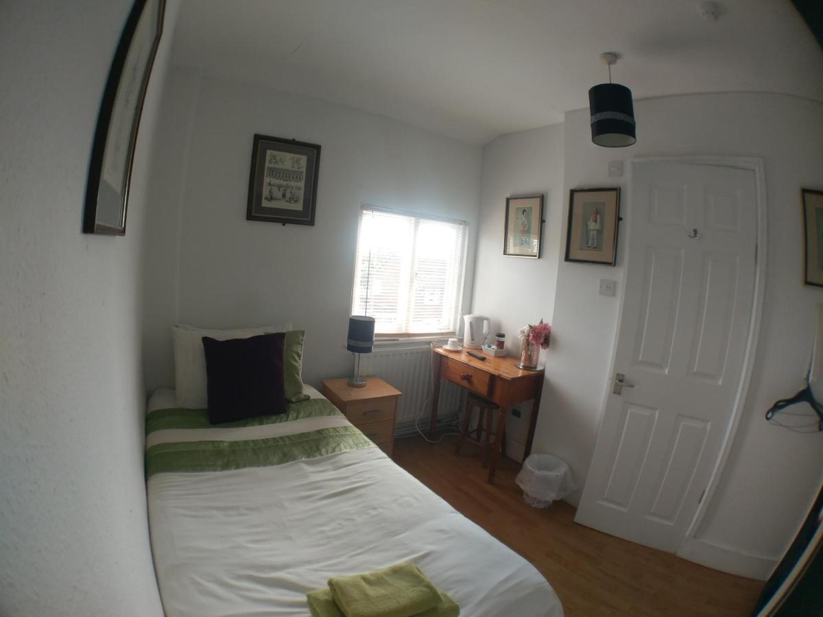 เดอะ ไรเฟิล วอลันเทียร์ Bed & Breakfast แวร์ ห้อง รูปภาพ