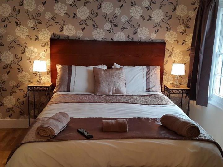 เดอะ ไรเฟิล วอลันเทียร์ Bed & Breakfast แวร์ ภายนอก รูปภาพ
